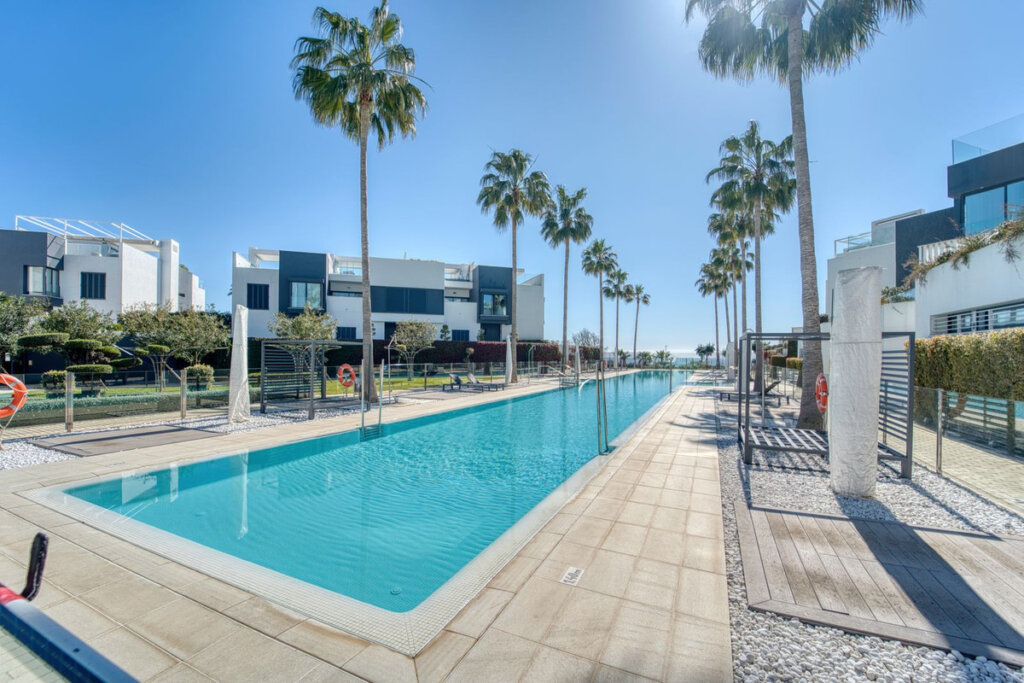 Furnished 3 Bedroom Private Villa with Terrace for Rent in Estepona