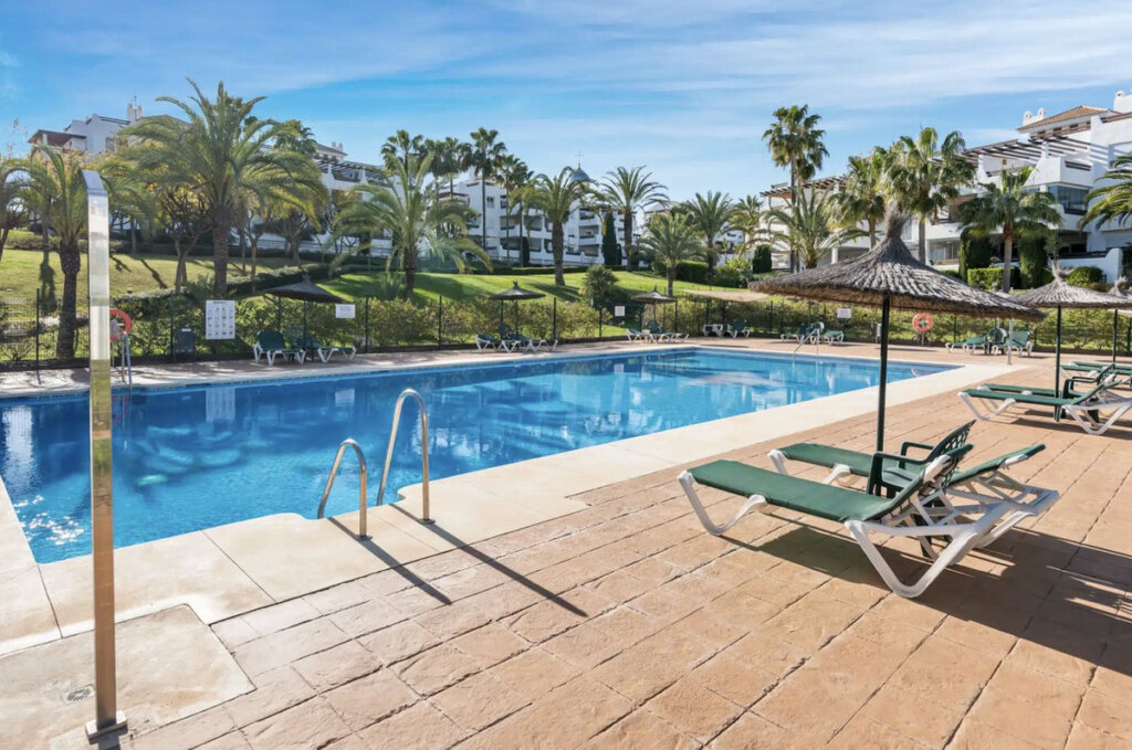 Furnished 2 Bedroom Apartment with Terrace for Rent in Selwo, Nueva Milla de Oro, Estepona