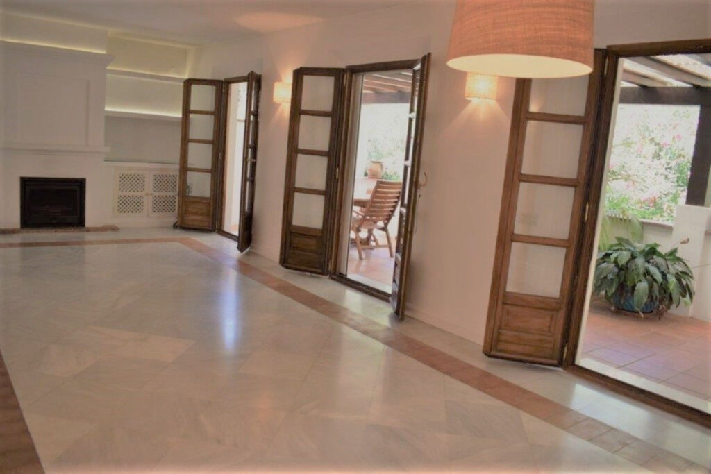 4 Bedroom Private Villa with Terrace for Rent in Milla de Oro, Marbella