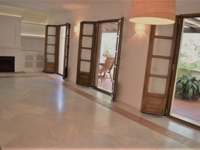 4 Bedroom Private Villa with Terrace for Rent in Milla de Oro, Marbella
