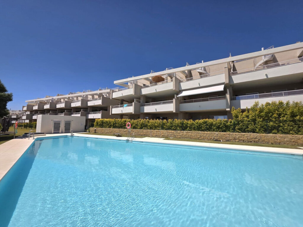 Furnished 2 Bedroom Apartment with Terrace for Rent in Estepona