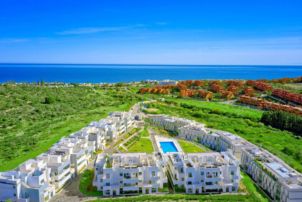 Furnished 3 Bedroom Apartment with Terrace for Rent in Estepona