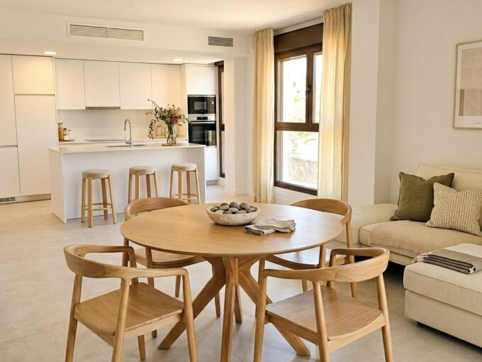 3 Bedroom Apartment with Terrace for Rent in Estepona