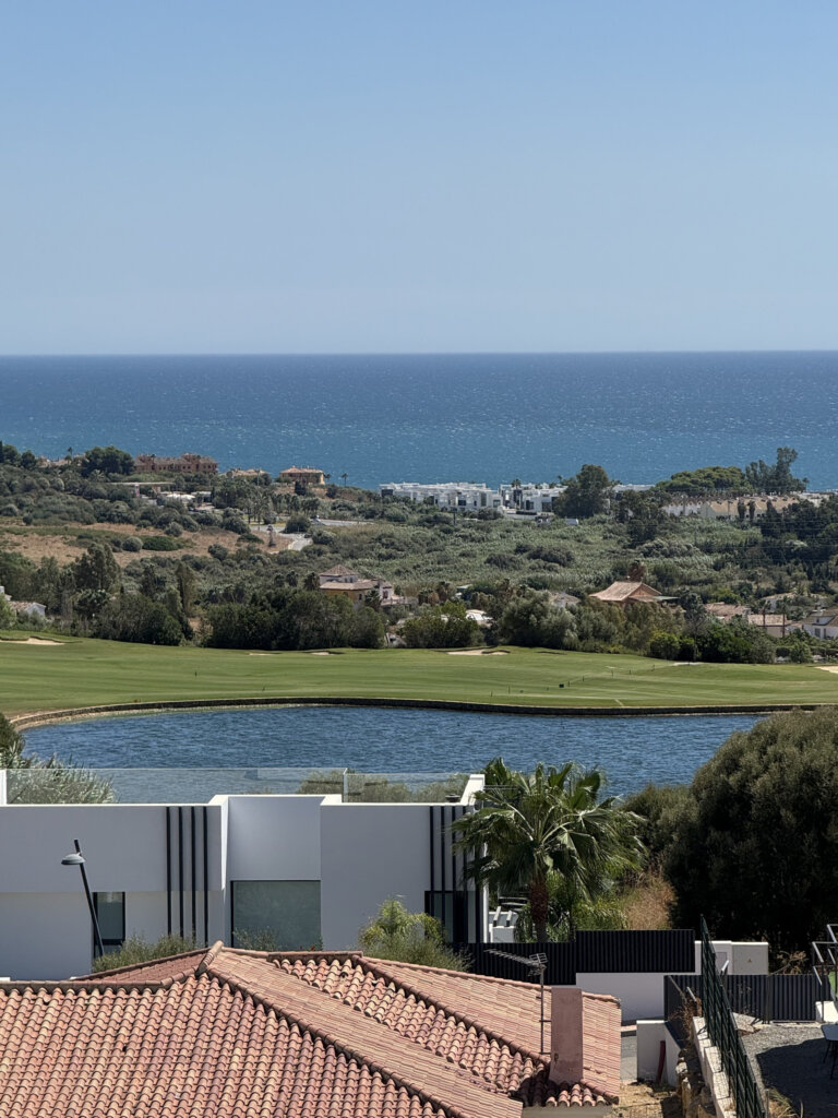 2 Bedroom Apartment for Rent in Estepona