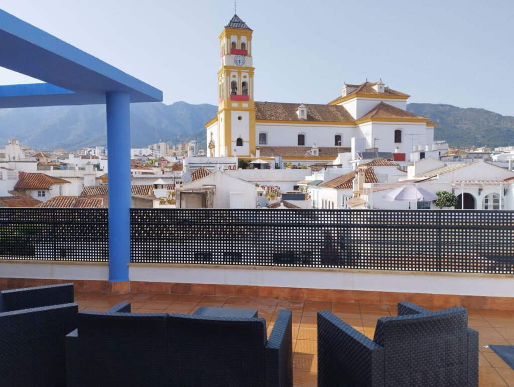 Furnished 3 Bedroom Apartment for Rent in Marbella