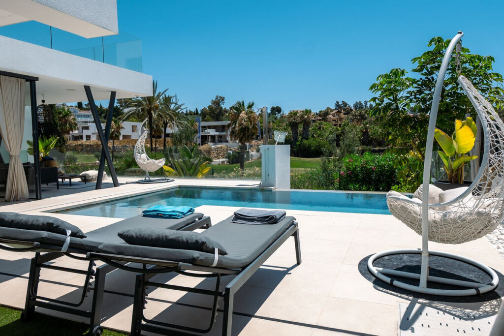 Furnished 4 Bedroom Private Villa for Rent in Atalaya, Estepona