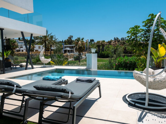 Furnished 4 Bedroom Private Villa for Rent in Atalaya, Estepona