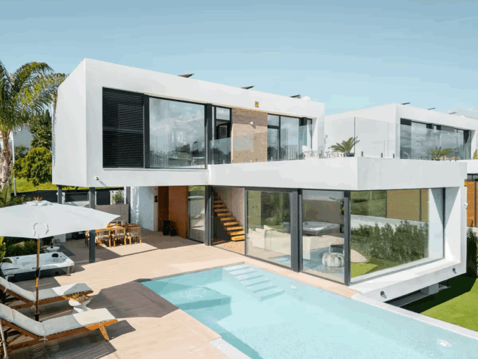 Furnished 4 Bedroom Private Villa for Rent in El Paraíso, Estepona