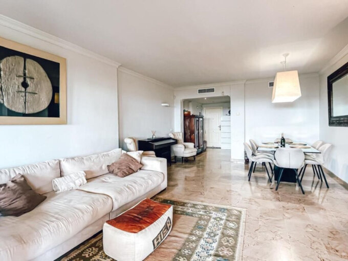 Furnished 3 Bedroom Apartment with Terrace for Rent in Nueva Andalucía, Marbella