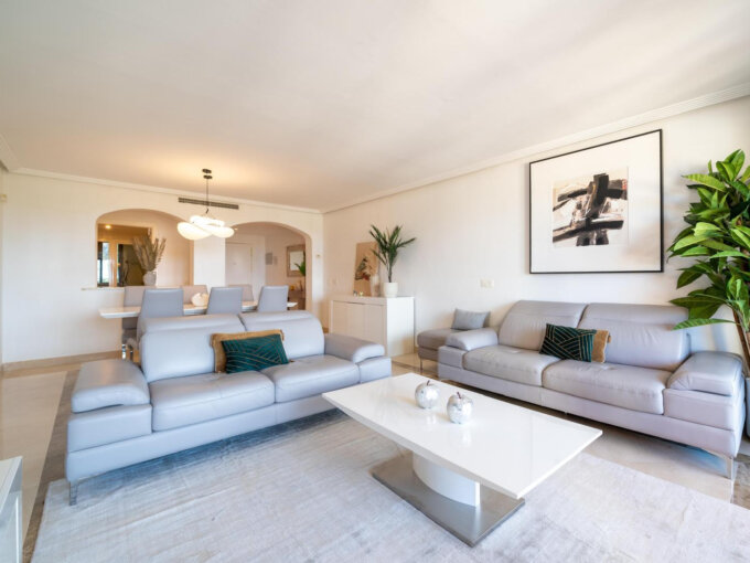 Furnished 3 Bedroom Apartment for Rent in Las Jacarandas, Nueva Milla de Oro, Estepona