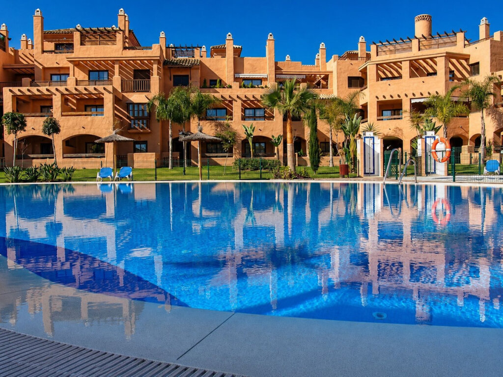 Furnished 2 Bedroom Apartment with Terrace for Rent in Hacienda del Sol, Nueva Milla de Oro, Estepona