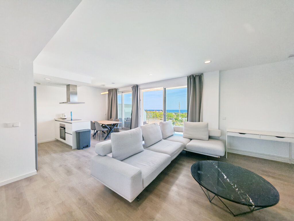 Furnished 2 Bedroom Apartment for Rent in Estepona