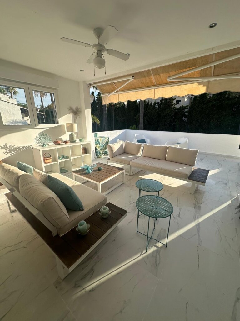 2 Bedroom Apartment with Terrace for Rent in Marbella