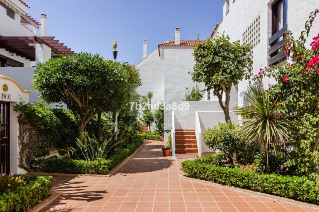 Furnished 3 Bedroom Apartment for Rent in Nueva Andalucía, Marbella