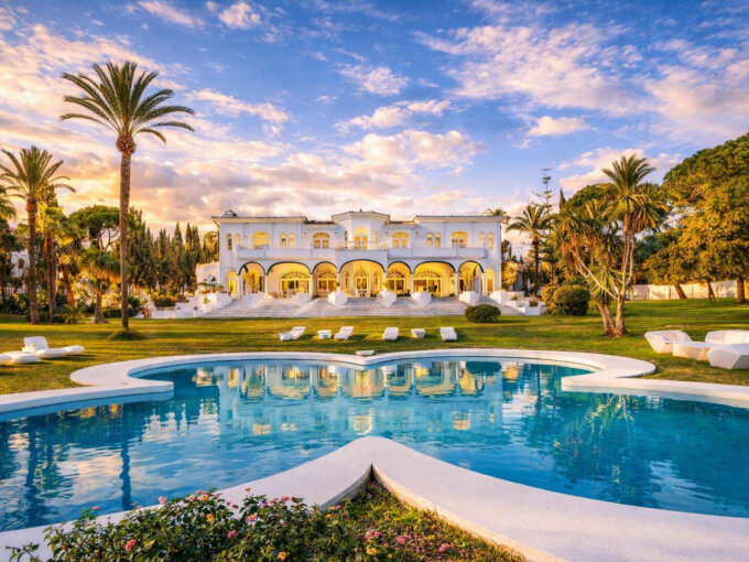 Furnished 10 Bedroom Private Villa for Rent in Atalaya de Río Verde, Nueva Andalucía, Marbella