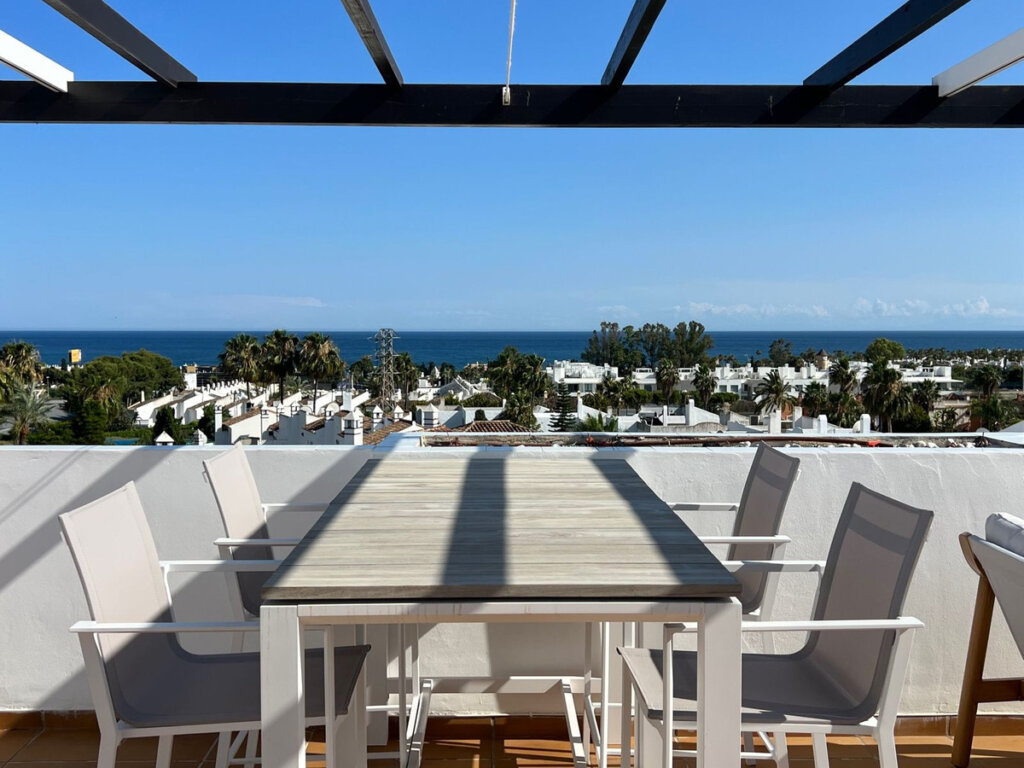 Furnished 2 Bedroom Apartment with Terrace for Rent in Bel-Air