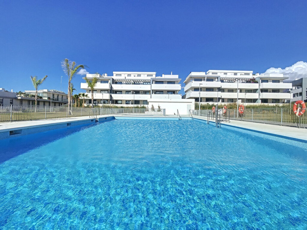 Furnished 2 Bedroom Apartment with Terrace for Rent in Estepona