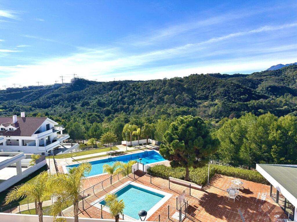 Furnished 2 Bedroom Apartment with Terrace for Rent in Selwo, Nueva Milla de Oro, Estepona