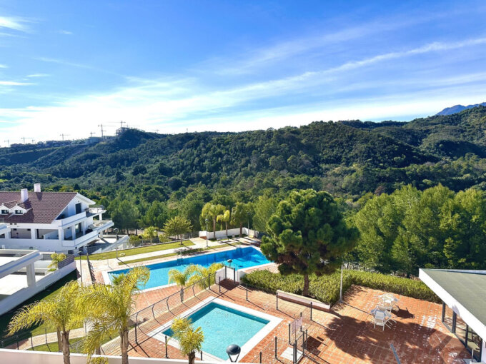 Furnished 2 Bedroom Apartment with Terrace for Rent in Selwo, Nueva Milla de Oro, Estepona