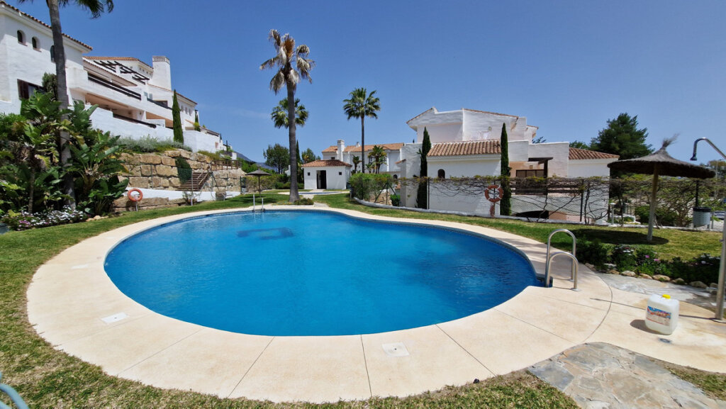 Furnished 2 Bedroom Apartment with Terrace for Rent in Doña Julia, Casares
