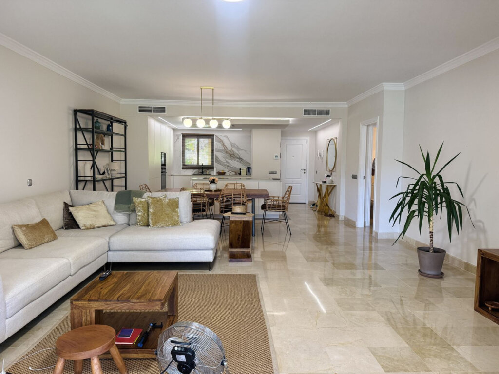 Furnished 2 Bedroom Apartment with Terrace for Rent in Estepona