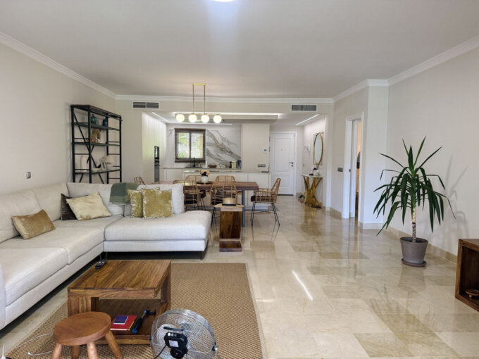 Furnished 2 Bedroom Apartment with Terrace for Rent in Estepona