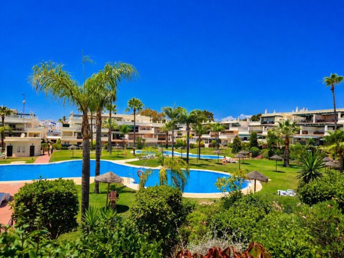 Furnished 2 Bedroom Apartment with Terrace for Rent in Nueva Andalucía, Marbella