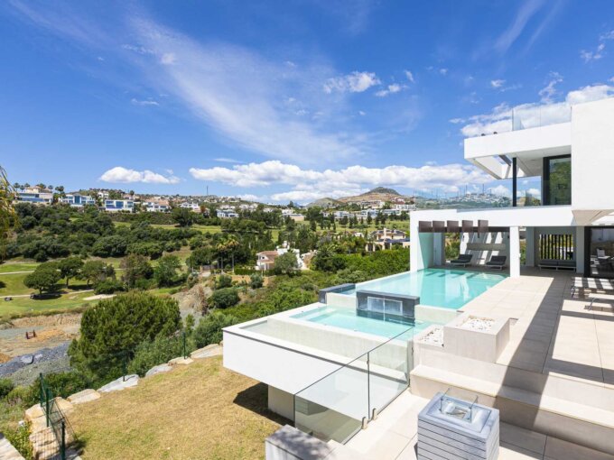 6 Bedroom Private Villa for Rent in La Alquería, Benahavís