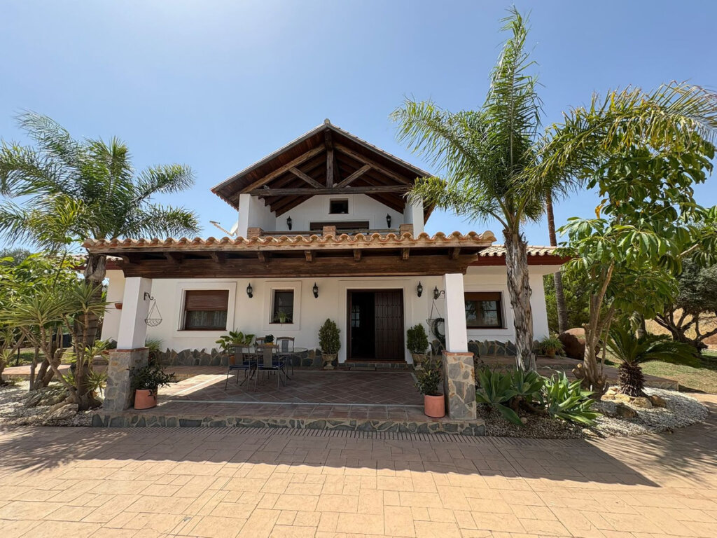 Furnished 5 Bedroom Private Villa for Rent in La Cala de Mijas