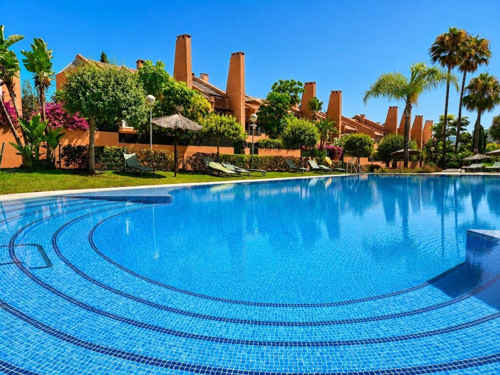 Furnished 5 Bedroom Private Villa with Terrace for Rent in Río Real, Marbella