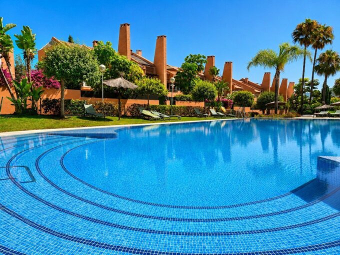 Furnished 5 Bedroom Private Villa with Terrace for Rent in Río Real, Marbella