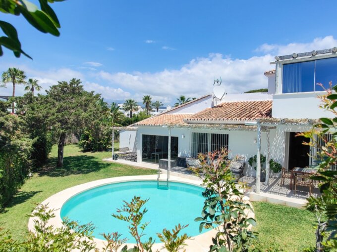 Furnished 4 Bedroom Private Villa for Rent in El Rosario, Marbella