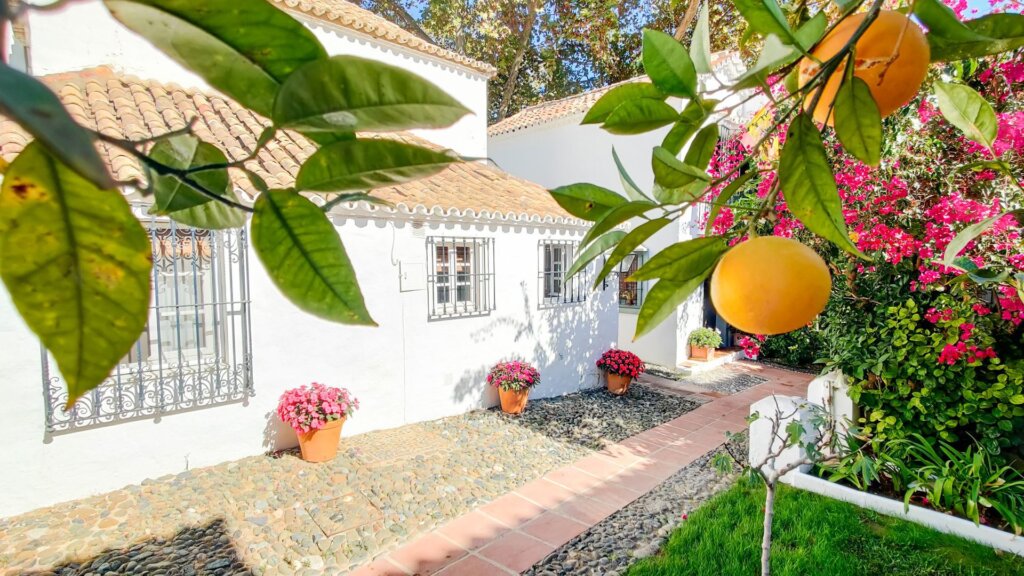 Furnished 1 Bedroom Apartment for Rent in Milla de Oro, Marbella