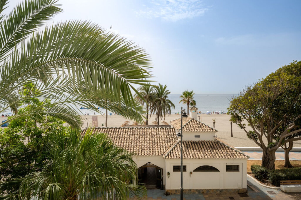Furnished 3 Bedroom Apartment for Rent in Estepona