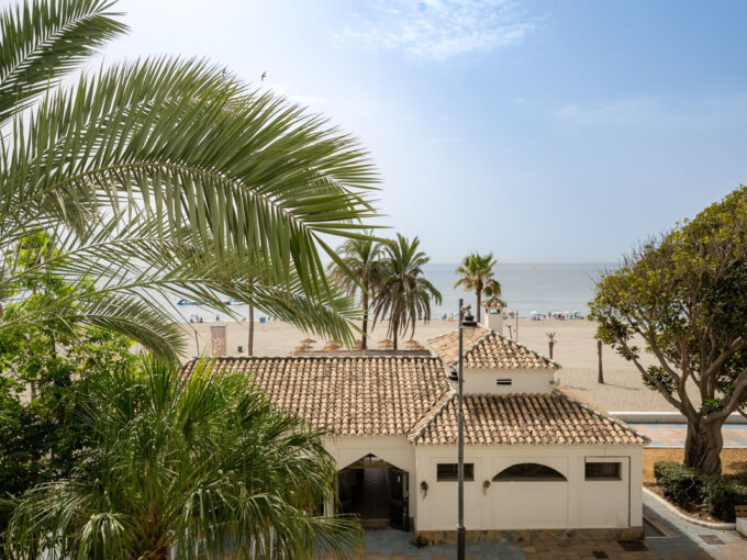 Furnished 3 Bedroom Apartment for Rent in Estepona