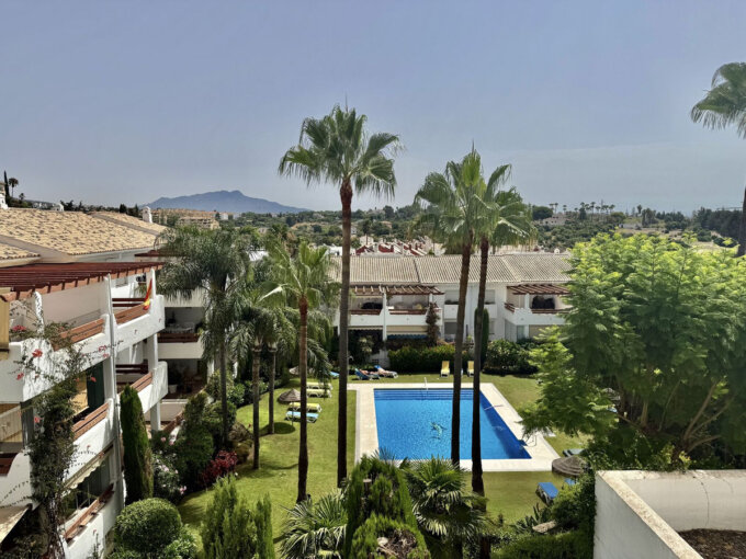 Furnished 2 Bedroom Apartment with Terrace for Rent in Selwo, Nueva Milla de Oro, Estepona