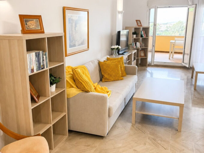 Furnished 2 Bedroom Apartment with Terrace for Rent in Nueva Andalucía, Marbella