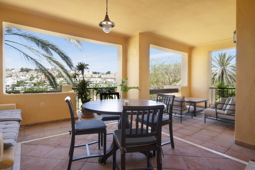 Furnished 2 Bedroom Apartment for Rent in El Paraíso, Estepona