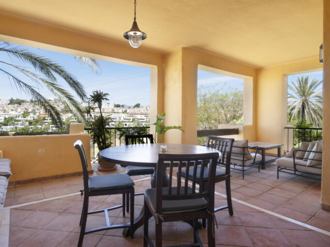 Furnished 2 Bedroom Apartment for Rent in El Paraíso, Estepona
