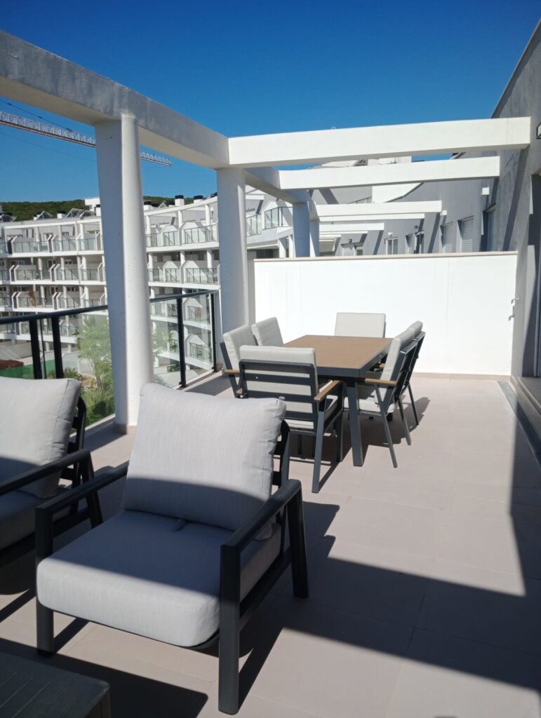 2 Bedroom Apartment with Terrace for Rent in Manilva