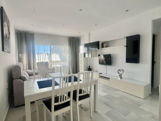 2 Bedroom Apartment for Rent in Puerto Banús, Marbella