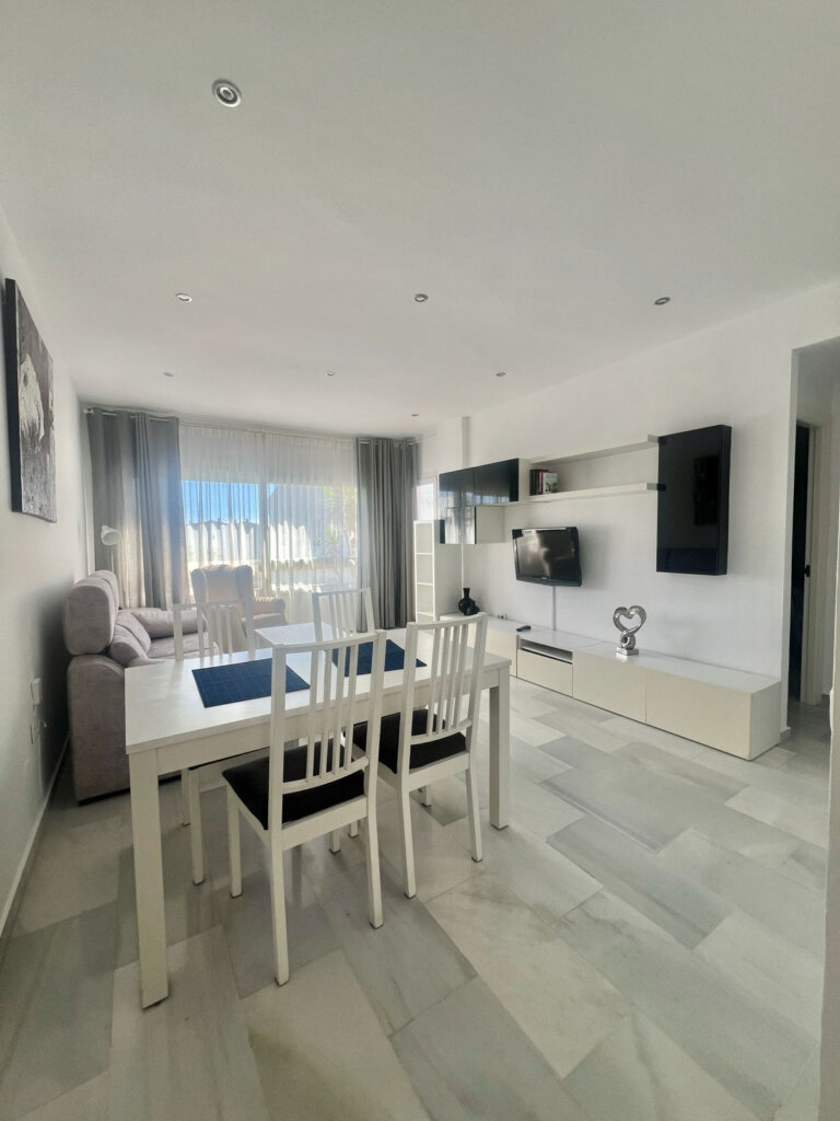 2 Bedroom Apartment for Rent in Puerto Banús, Marbella