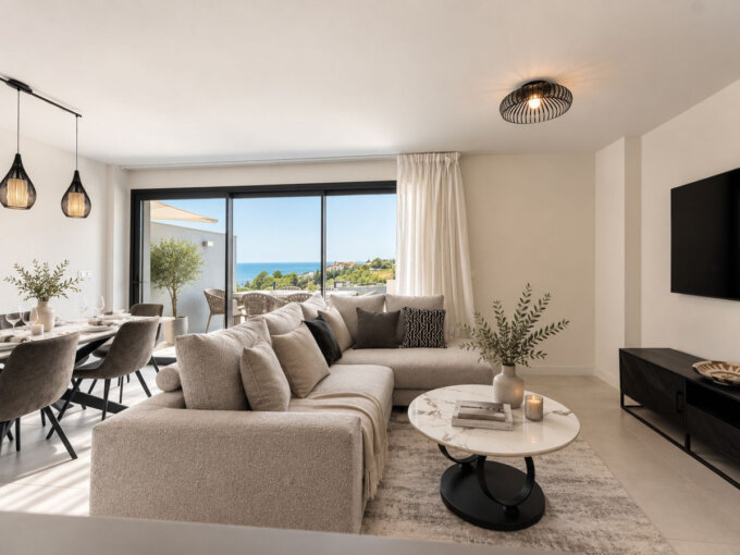 Furnished 3 Bedroom Apartment with Terrace for Rent in Selwo, Nueva Milla de Oro, Estepona