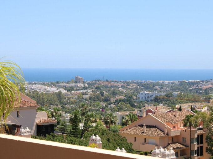 Furnished 2 Bedroom Apartment for Rent in Nueva Andalucía, Marbella