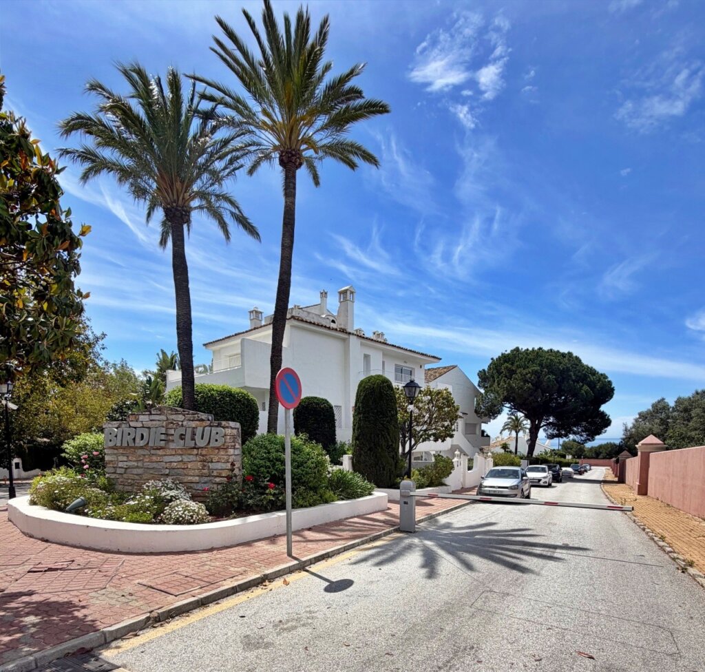 1 Bedroom Apartment with Terrace for Rent in Marbella