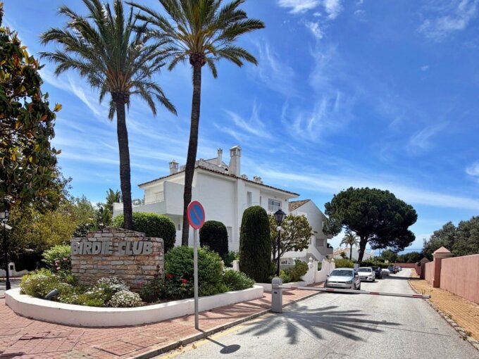 1 Bedroom Apartment with Terrace for Rent in Marbella