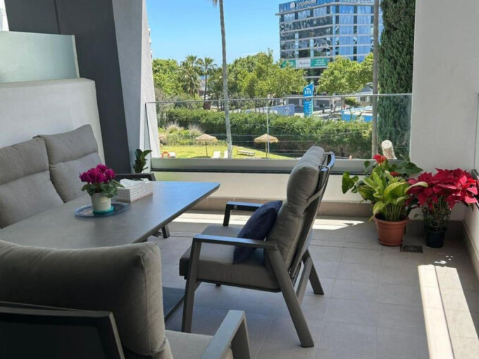 Furnished 3 Bedroom Apartment with Terrace for Rent in Marbella