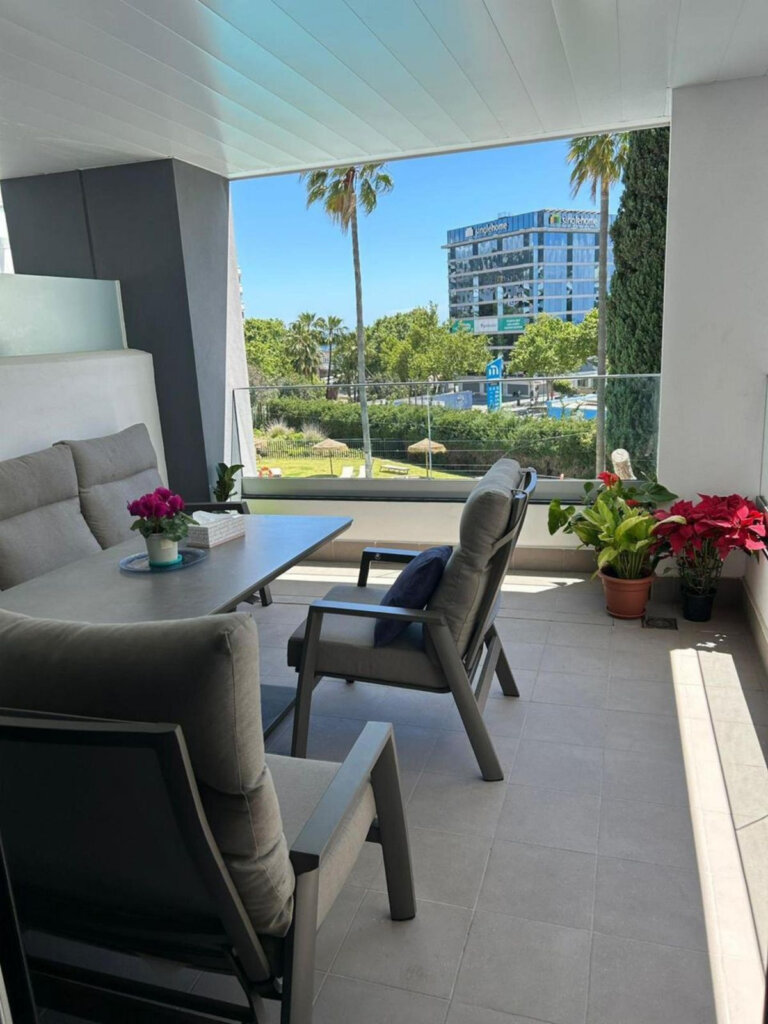 Furnished 3 Bedroom Apartment with Terrace for Rent in Marbella