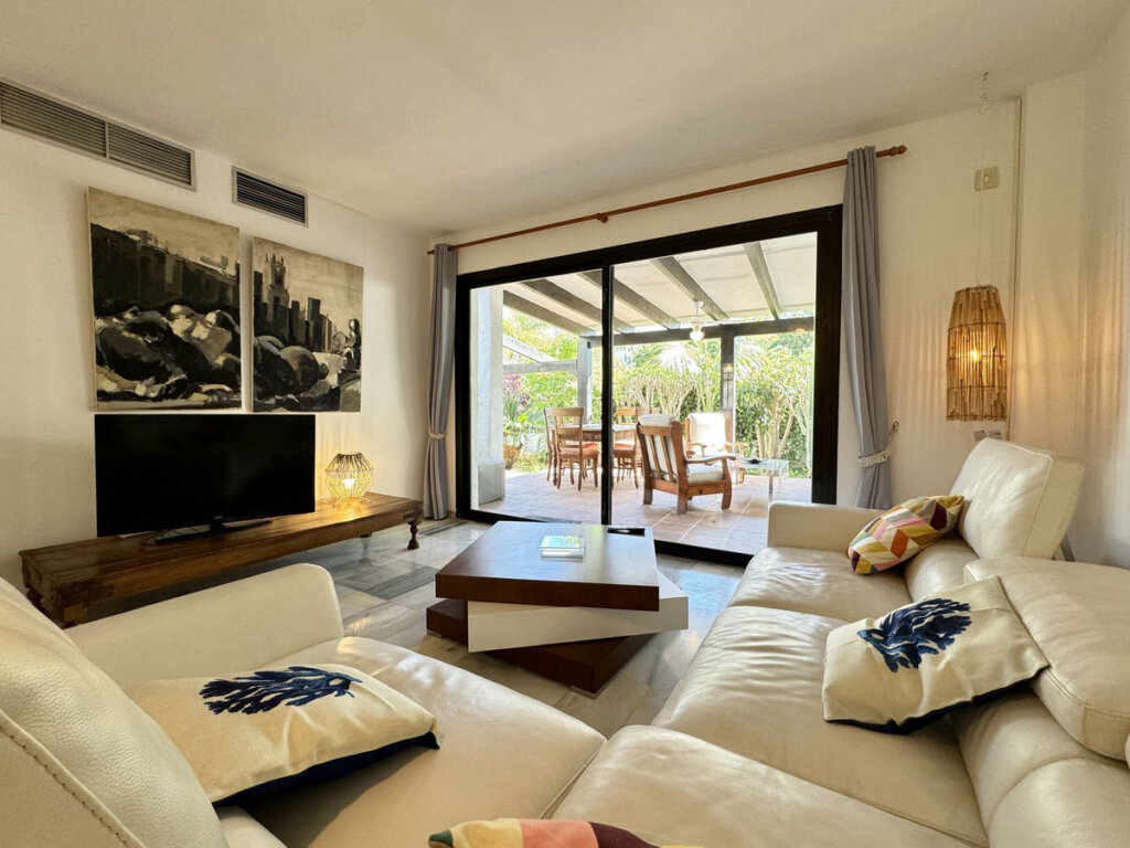 Furnished 3 Bedroom Apartment for Rent in Puerto Banús, Marbella