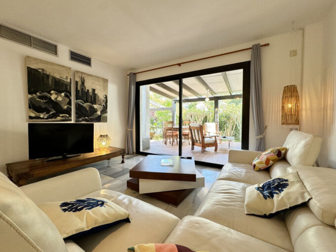Furnished 3 Bedroom Apartment for Rent in Puerto Banús, Marbella